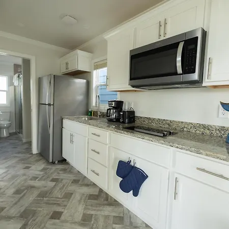 Blufin Bungalows & Marina Chincoteague Room photo