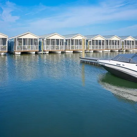 Blufin Bungalows & Marina Chincoteague Room photo